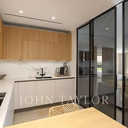 Luxury For Rent On A Secure Estate Vila *